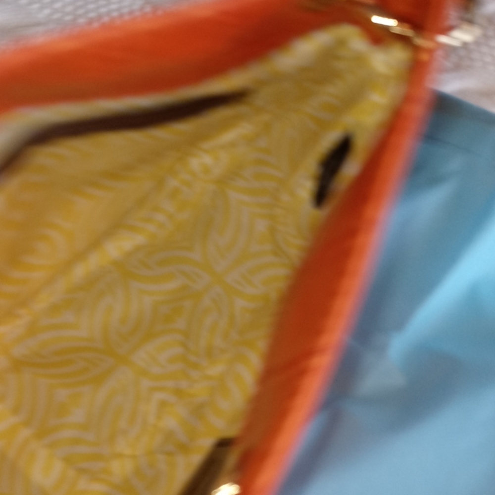 High End Gorgeous Antonio Melani Purse - Picture 5 of 13